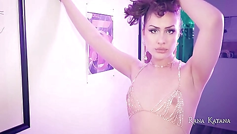 Brunette girl with a big ass enjoys a nice anal ride with a toy