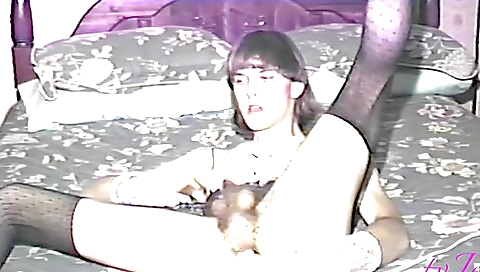 Vintage amateur hairy brunette enjoys herself in bed