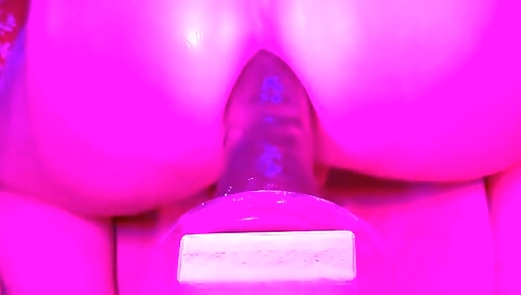 Hot amateur blonde with a big ass is getting her pussy fucked