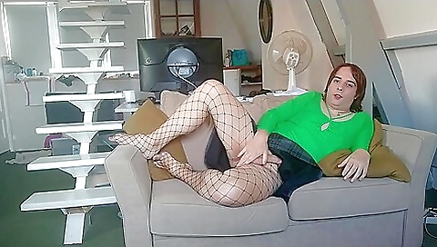 Tight body and sexy ass of red head in amateur porn