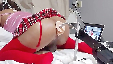 Older dude gives a blowjob to young guy in the ass