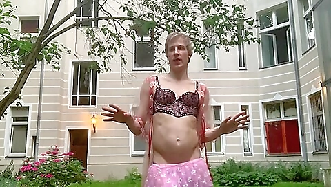 Big-tittied blonde with nice body is ready to take it in her mouth